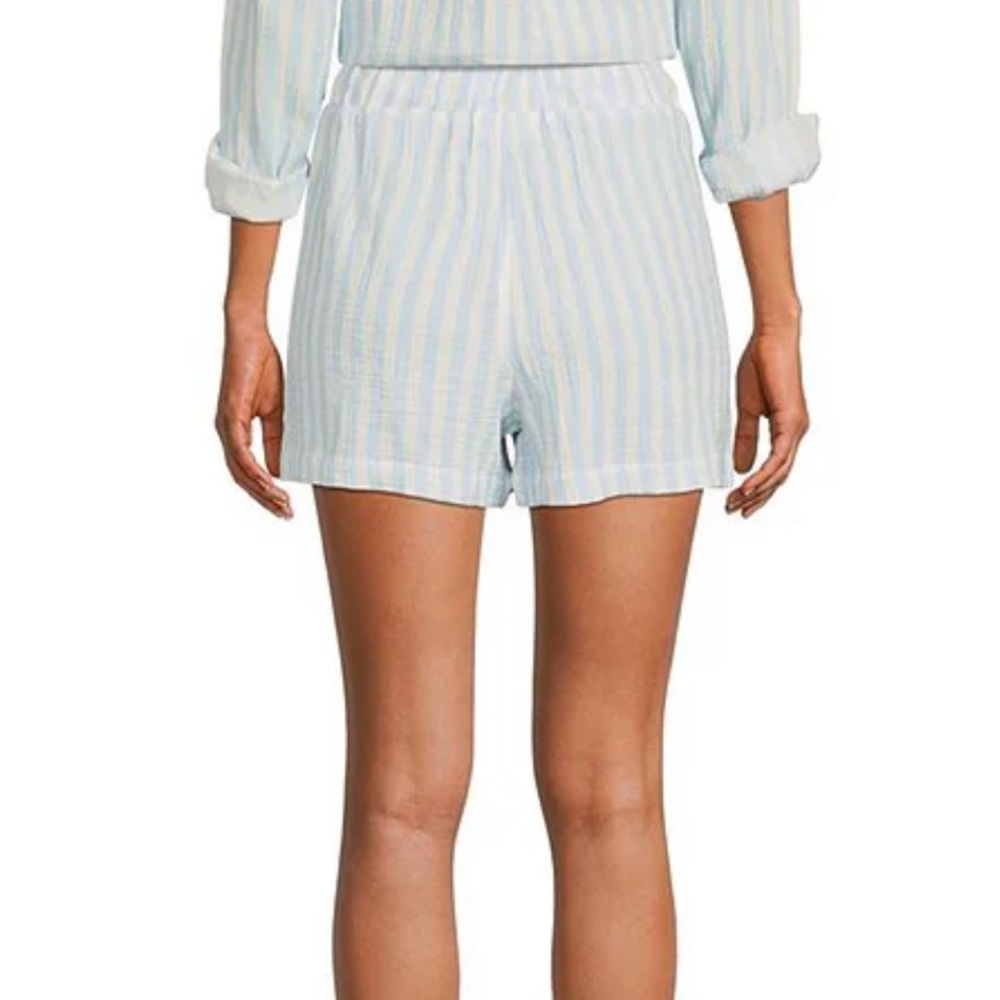 🌷Every
Light Blue Striped Print High Rise Cuffed Drawstring Shorts - Picture 2 of 7